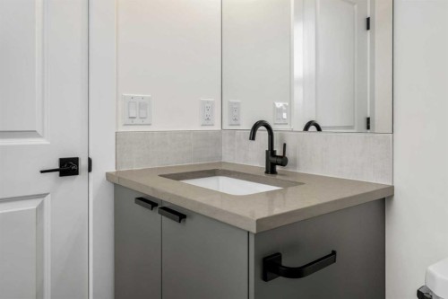 1206-525 River Heights Drive, Cochrane, AB - Indoor Photo Showing Bathroom