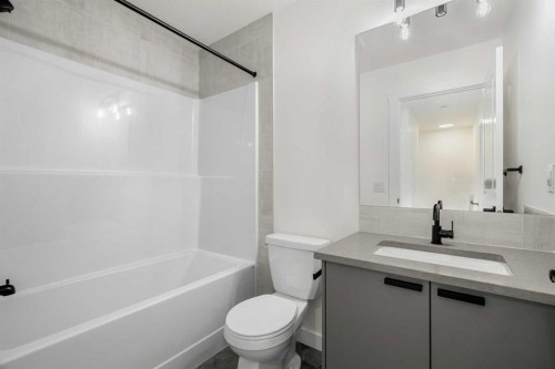 1206-525 River Heights Drive, Cochrane, AB - Indoor Photo Showing Bathroom