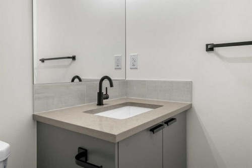 1206-525 River Heights Drive, Cochrane, AB - Indoor Photo Showing Bathroom