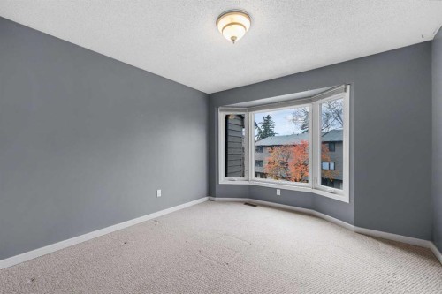 43-23 Glamis Drive Sw, Calgary, AB - Indoor Photo Showing Other Room