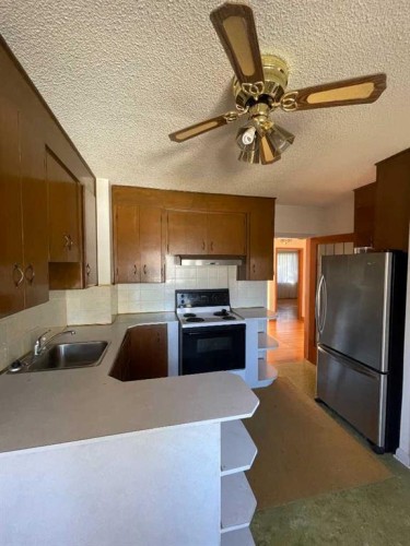 2424 17 Avenue Sw, Calgary, AB - Indoor Photo Showing Kitchen