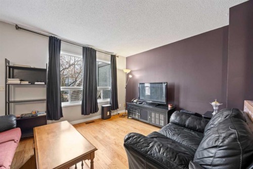 502 Signal Hill Green Sw, Calgary, AB - Indoor Photo Showing Living Room