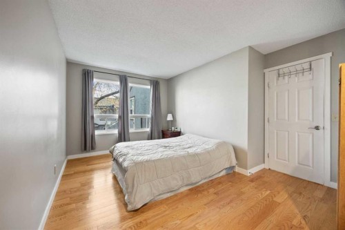 502 Signal Hill Green Sw, Calgary, AB - Indoor Photo Showing Bedroom