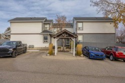 502 Signal Hill Green SW Calgary, AB T3H 2Y4
