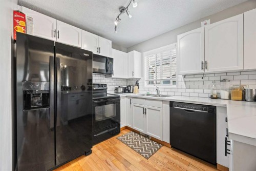 502 Signal Hill Green Sw, Calgary, AB - Indoor Photo Showing Kitchen With Double Sink With Upgraded Kitchen