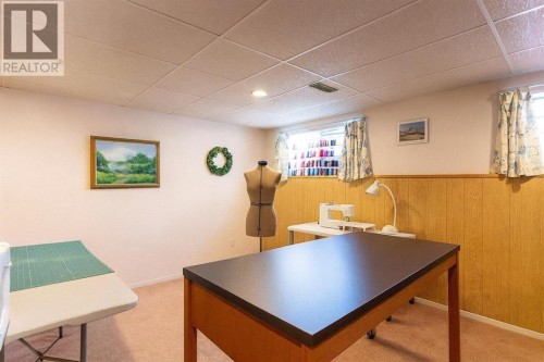 7803 Hunterslea Crescent Nw, Calgary, AB - Indoor Photo Showing Other Room