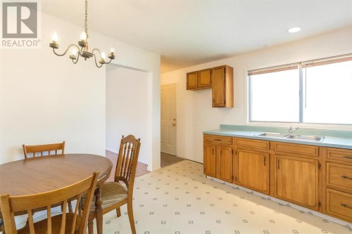 7803 Hunterslea Crescent Nw, Calgary, AB - Indoor