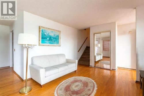 7803 Hunterslea Crescent Nw, Calgary, AB - Indoor Photo Showing Living Room