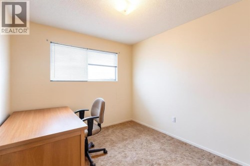 7803 Hunterslea Crescent Nw, Calgary, AB - Indoor Photo Showing Office