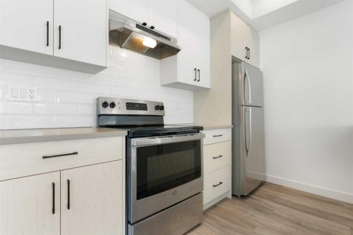 605-24 Rivercrest Drive, Cochrane, AB - Indoor Photo Showing Kitchen