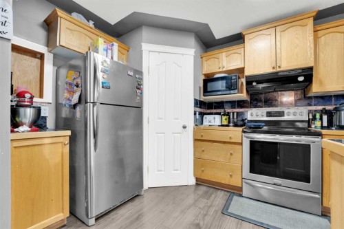 185 Tarawood Place Ne, Calgary, AB - Indoor Photo Showing Kitchen