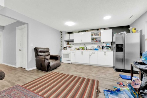 185 Tarawood Place Ne, Calgary, AB - Indoor Photo Showing Kitchen