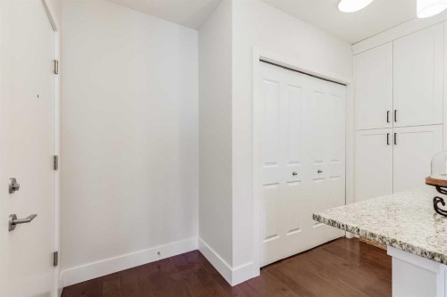308-1899 45 Street Nw, Calgary, AB - Indoor Photo Showing Other Room