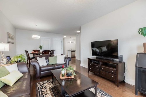 308-1899 45 Street Nw, Calgary, AB - Indoor Photo Showing Living Room