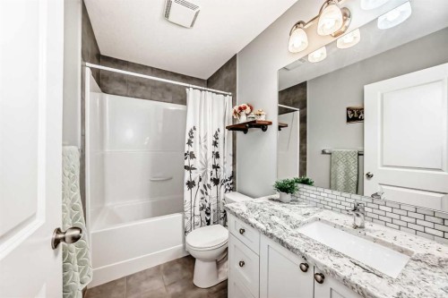 4 Bethune Way, Carstairs, AB - Indoor Photo Showing Bathroom