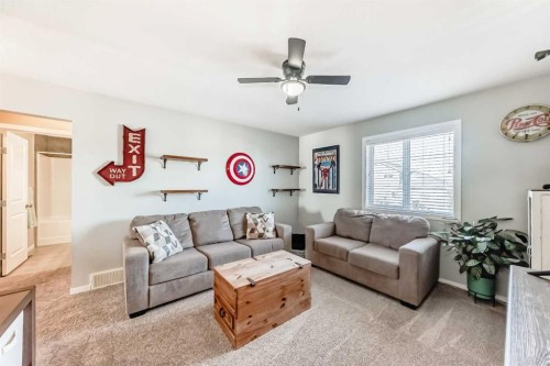 4 Bethune Way, Carstairs, AB - Indoor Photo Showing Living Room