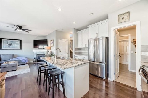 4 Bethune Way, Carstairs, AB - Indoor Photo Showing Kitchen With Upgraded Kitchen