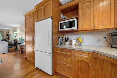 7 Bernard Court Nw, Calgary, AB - Indoor Photo Showing Kitchen