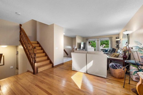 7 Bernard Court Nw, Calgary, AB - Indoor