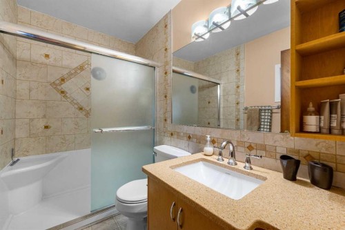 7 Bernard Court Nw, Calgary, AB - Indoor Photo Showing Bathroom