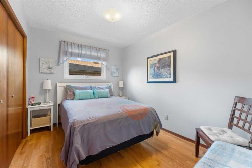 7 Bernard Court Nw, Calgary, AB - Indoor Photo Showing Bedroom