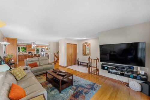 7 Bernard Court Nw, Calgary, AB - Indoor Photo Showing Living Room