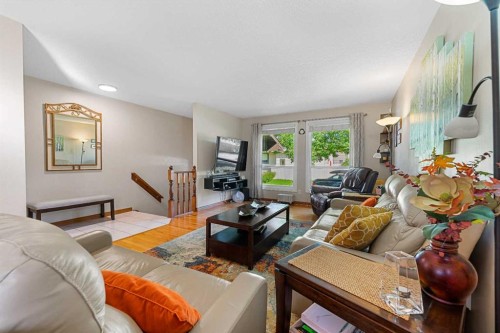 7 Bernard Court Nw, Calgary, AB - Indoor Photo Showing Living Room