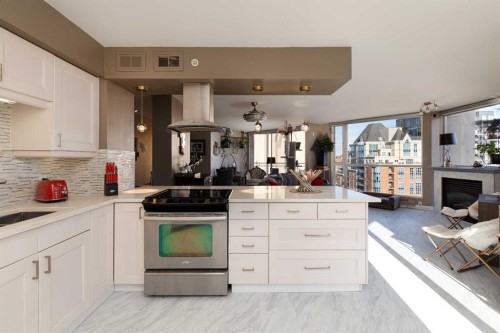 1303-804 3 Avenue Sw, Calgary, AB - Indoor Photo Showing Kitchen With Upgraded Kitchen