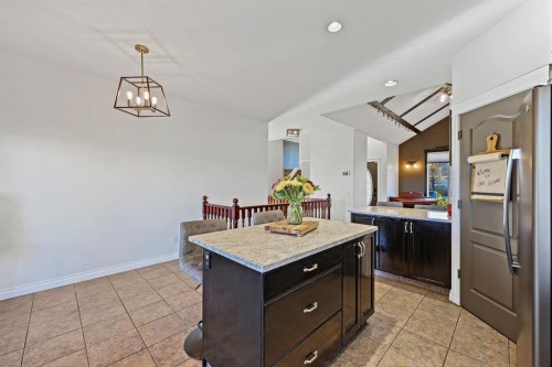 39 Valarosa Drive, Didsbury, AB - Indoor Photo Showing Kitchen