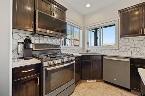39 Valarosa Drive, Didsbury, AB - Indoor Photo Showing Kitchen