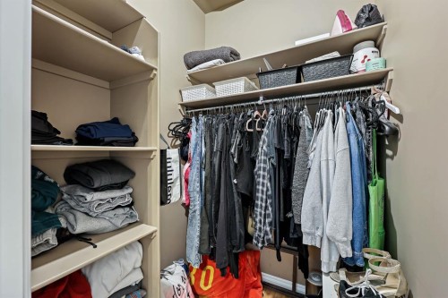 39 Valarosa Drive, Didsbury, AB - Indoor With Storage