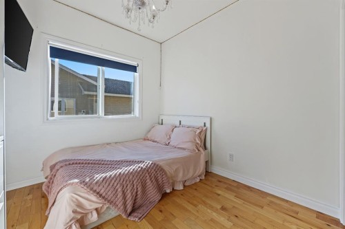 39 Valarosa Drive, Didsbury, AB - Indoor Photo Showing Bedroom