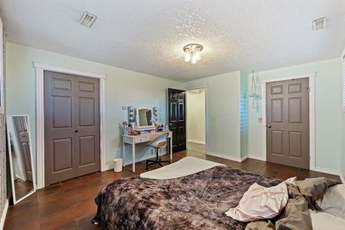 39 Valarosa Drive, Didsbury, AB - Indoor Photo Showing Bedroom