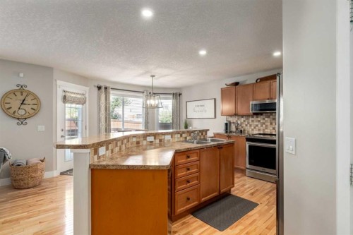32 Evanscove Heights Nw, Calgary, AB - Indoor Photo Showing Kitchen With Double Sink