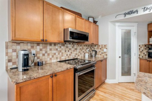 32 Evanscove Heights Nw, Calgary, AB - Indoor Photo Showing Kitchen