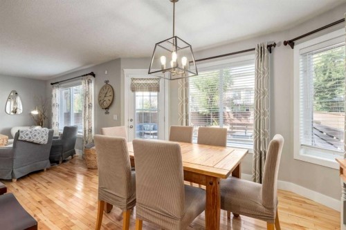 32 Evanscove Heights Nw, Calgary, AB - Indoor Photo Showing Dining Room