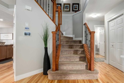 32 Evanscove Heights Nw, Calgary, AB - Indoor Photo Showing Other Room