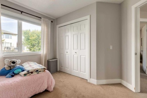 32 Evanscove Heights Nw, Calgary, AB - Indoor Photo Showing Bedroom
