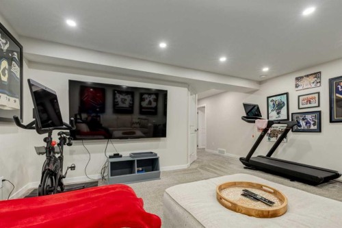 32 Evanscove Heights Nw, Calgary, AB - Indoor Photo Showing Gym Room