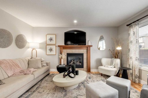 32 Evanscove Heights Nw, Calgary, AB - Indoor Photo Showing Living Room With Fireplace
