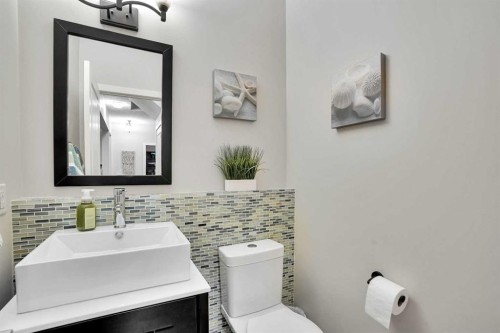 142 Luxstone View Sw, Airdrie, AB - Indoor Photo Showing Bathroom