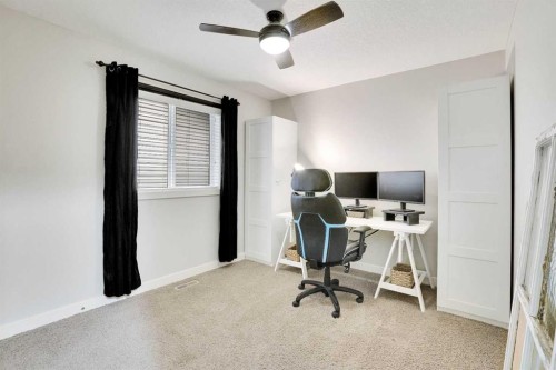 142 Luxstone View Sw, Airdrie, AB - Indoor Photo Showing Office