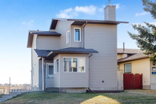 44 Bedfield Close NE Calgary, AB T3K 3L5