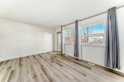 418 Covecreek Circle Ne, Calgary, AB - Indoor Photo Showing Other Room