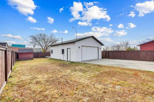 56 Castleglen Crescent Ne, Calgary, AB - Outdoor