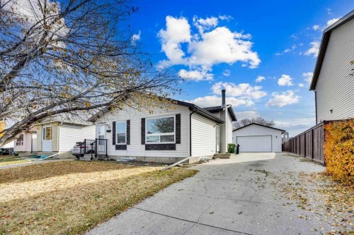 56 Castleglen Crescent Ne, Calgary, AB - Outdoor