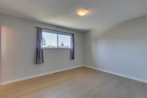 2823 Dover Ridge Drive Se, Calgary, AB - Indoor Photo Showing Other Room