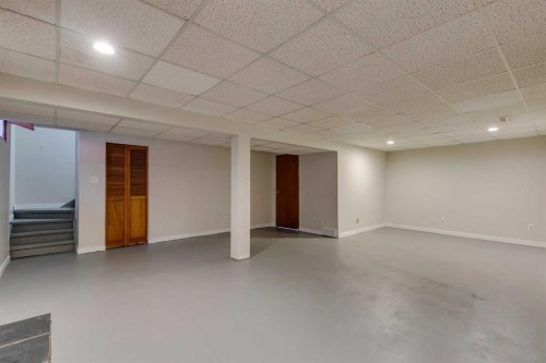 2823 Dover Ridge Drive Se, Calgary, AB - Indoor