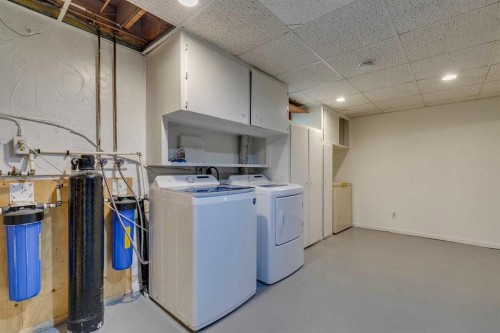 2823 Dover Ridge Drive Se, Calgary, AB - Indoor Photo Showing Laundry Room