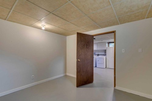 2823 Dover Ridge Drive Se, Calgary, AB - Indoor Photo Showing Other Room